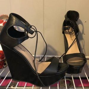 Black wedges